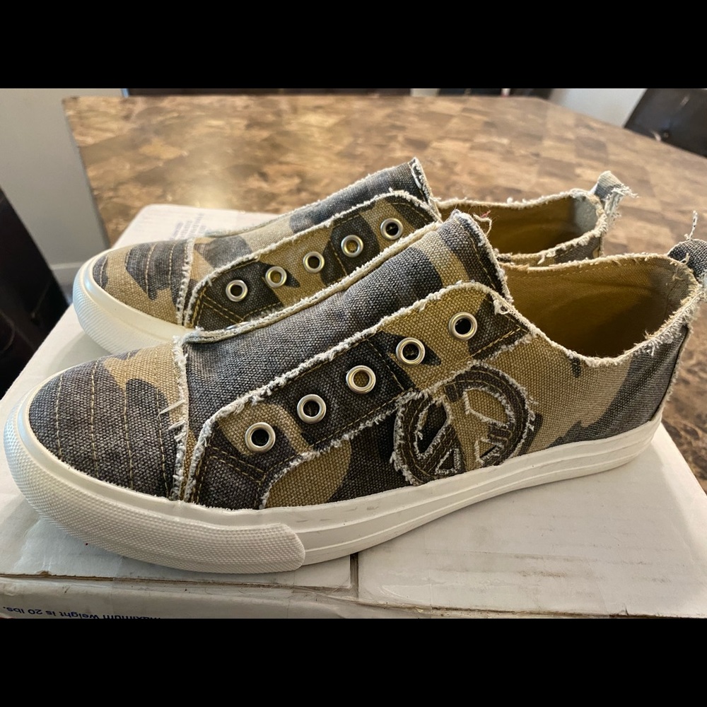 Gypsy jazz slip on sneakers in Camo
